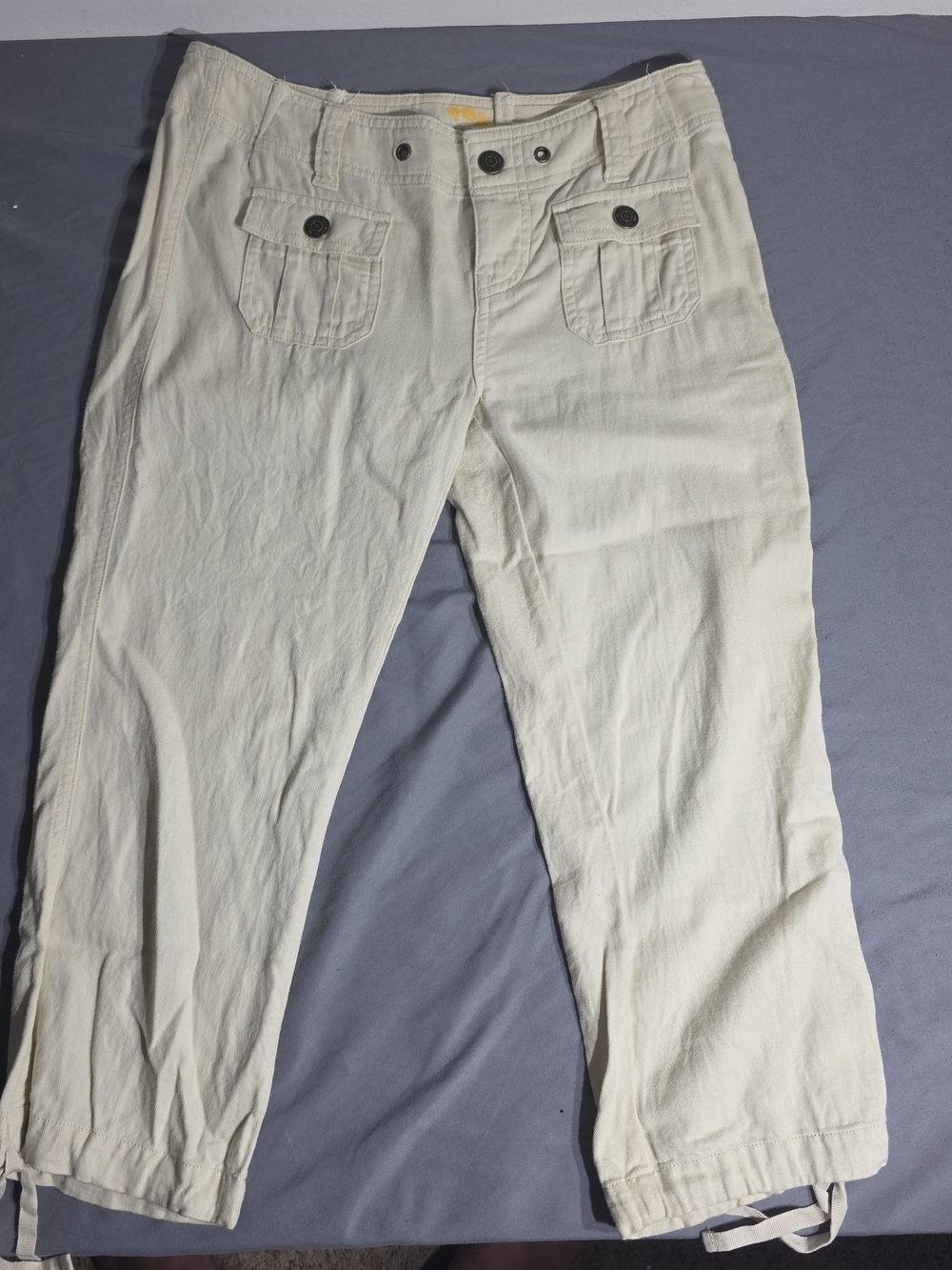 Hollister Cream Cropped Cargo-Style Pants